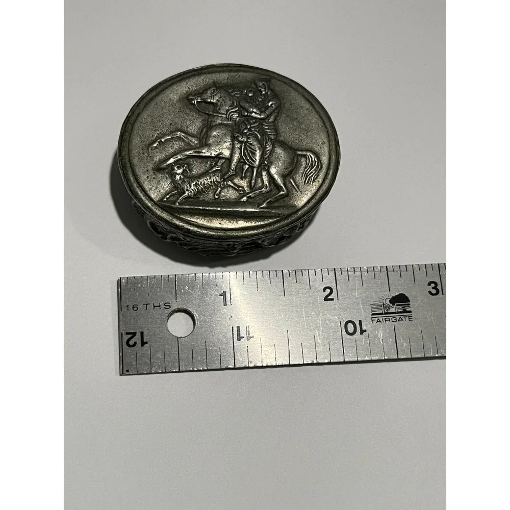 THE BUCKLERS SMALL TRINKET BOX PEWTER‎ METAL DOG HORSE OVAL VELVET LINED